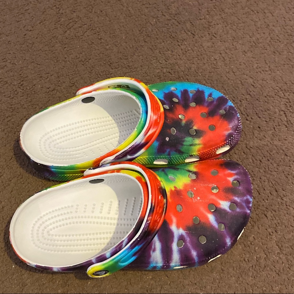 Crocs size 7(women) spiral colors